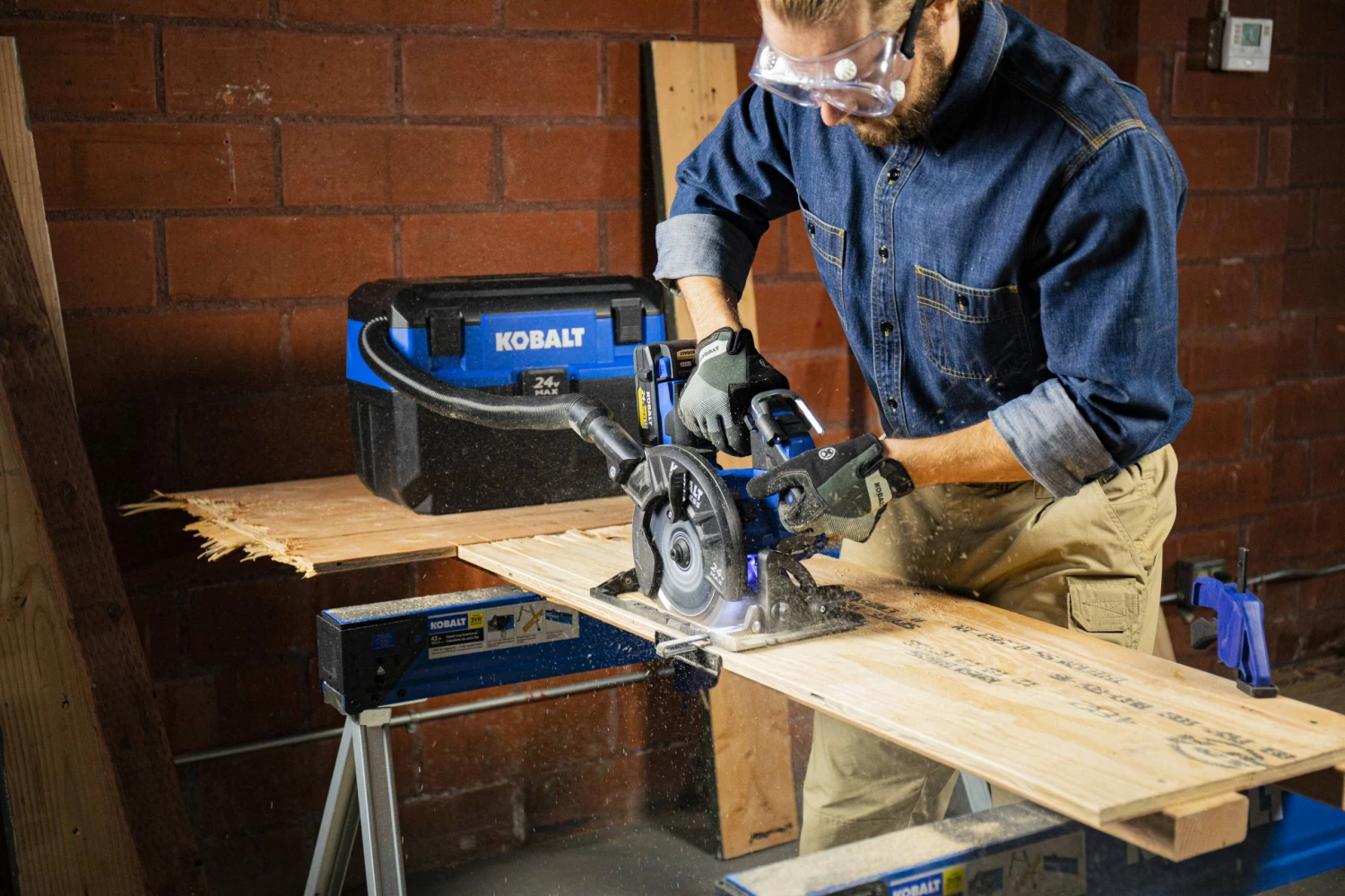 Kobalt Circular Saws 24-Volt XTR 7-1/4-in Brushless Cordless Circular Saw 8 Kobalt Circular Saws 24-Volt XTR 7-1/4-in Brushless Cordless Circular Saw - Image 8