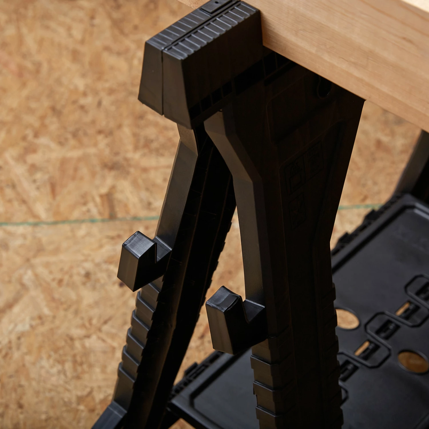 Kobalt Saw Horses 2-Pack 4.1-in W x 32-in H Plastic Saw Horse (1000-lb Capacity) 7 Kobalt Saw Horses 2-Pack 4.1-in W x 32-in H Plastic Saw Horse (1000-lb Capacity) - Image 7