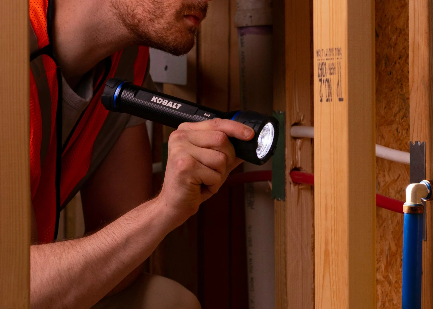 Kobalt Flashlights Virtually Indestructible Waterproof 600-Lumen LED Flashlight (Battery Included) 6 Kobalt Flashlights Virtually Indestructible Waterproof 600-Lumen LED Flashlight (Battery Included) - Image 6