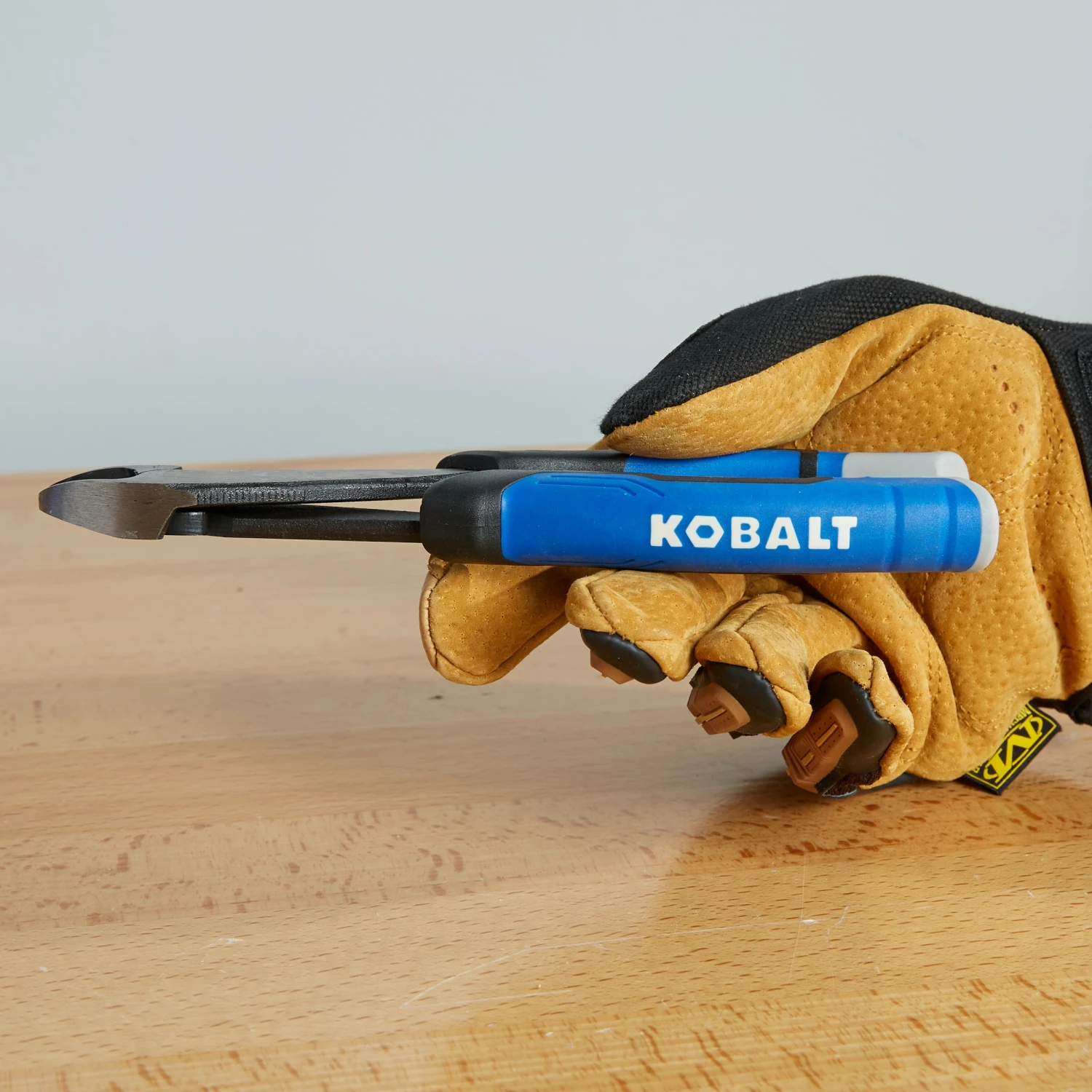 Kobalt 7.28-in Electrical Pliers with Wire Cutter 2 Kobalt 7.28-in Electrical Pliers with Wire Cutter - Image 2