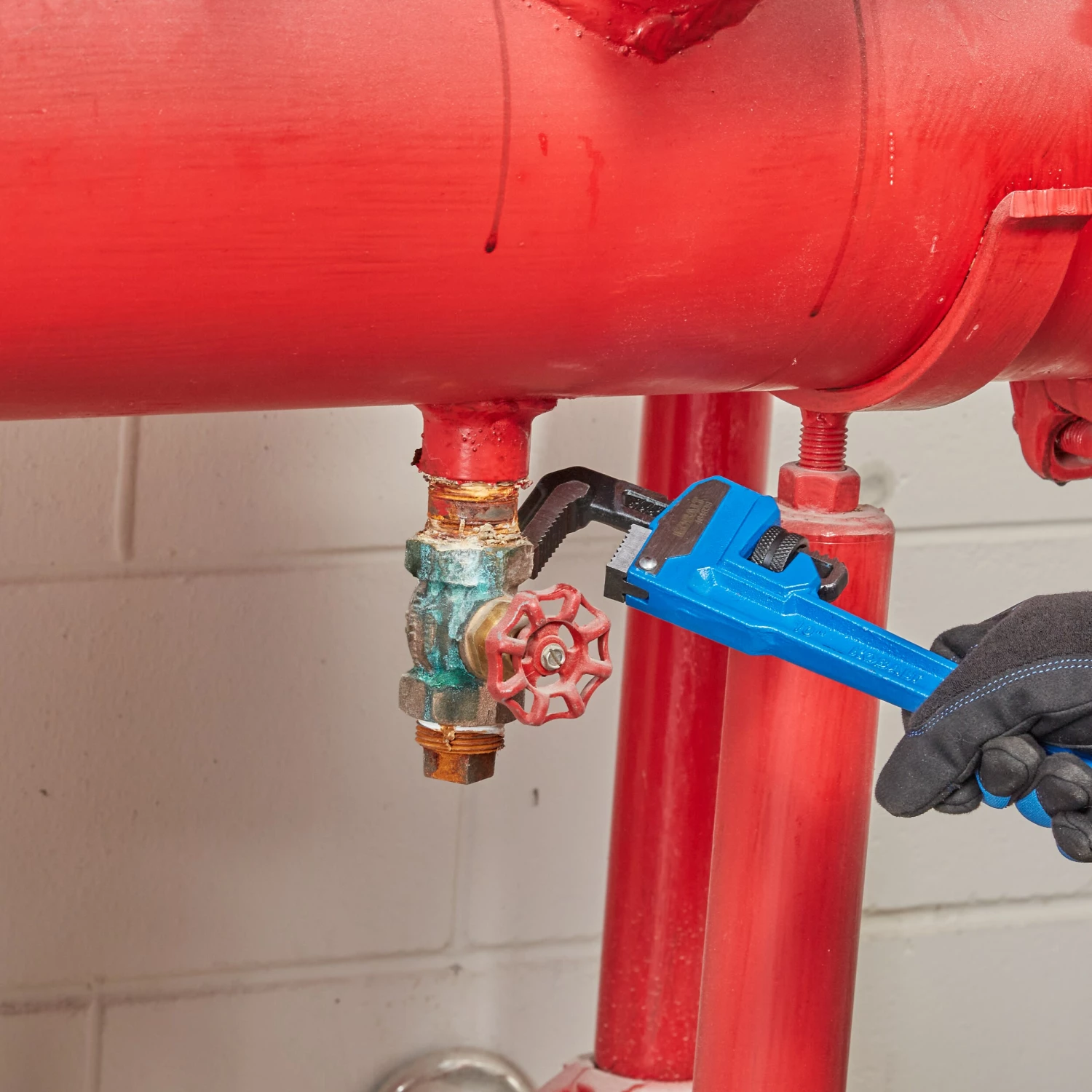 Kobalt Pipe Wrenches 10-in Cast Iron Pipe Wrench 3 Kobalt Pipe Wrenches 10-in Cast Iron Pipe Wrench - Image 3